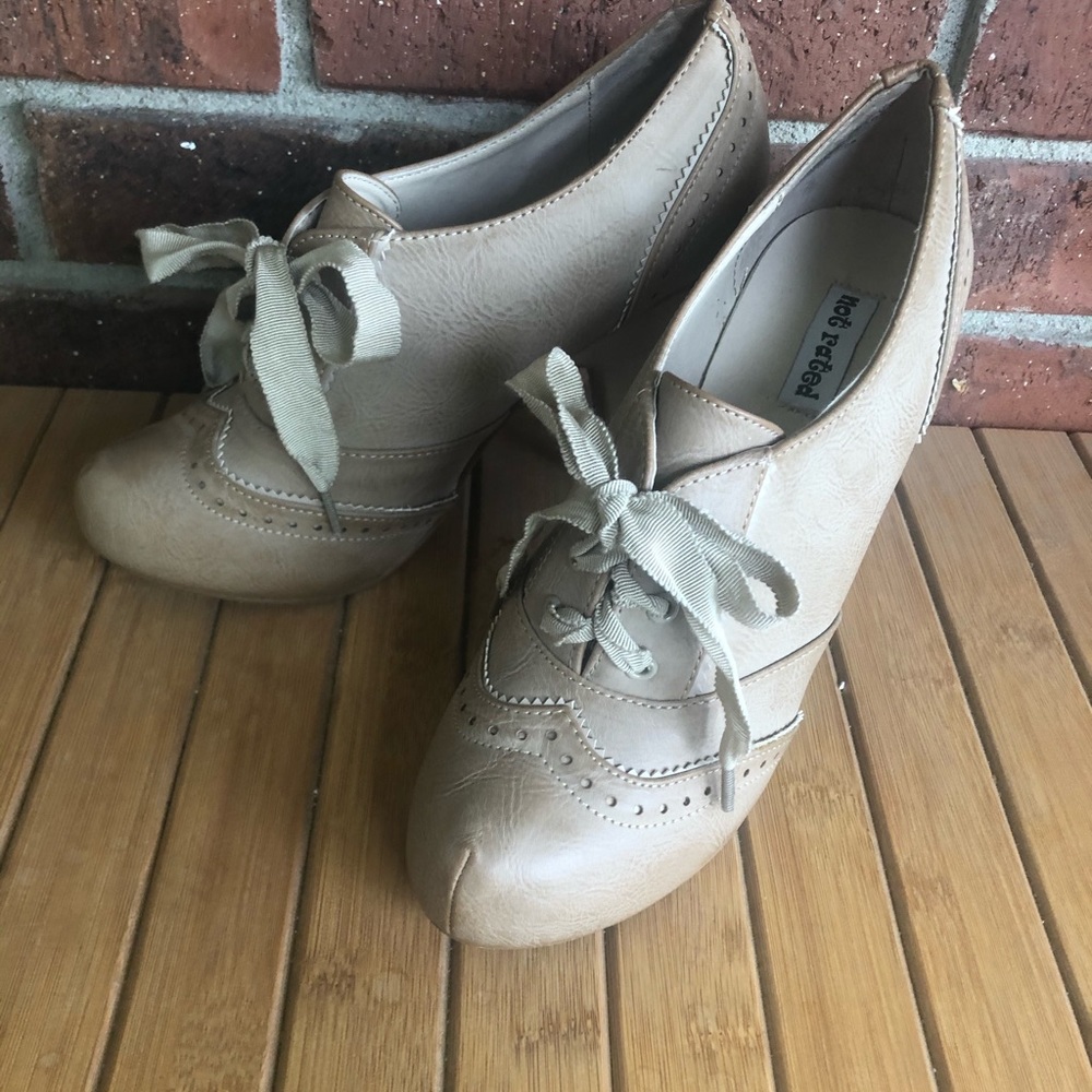 Lace-up Vintage Cutout Women’s Heeled Oxford - Picture 5 of 5